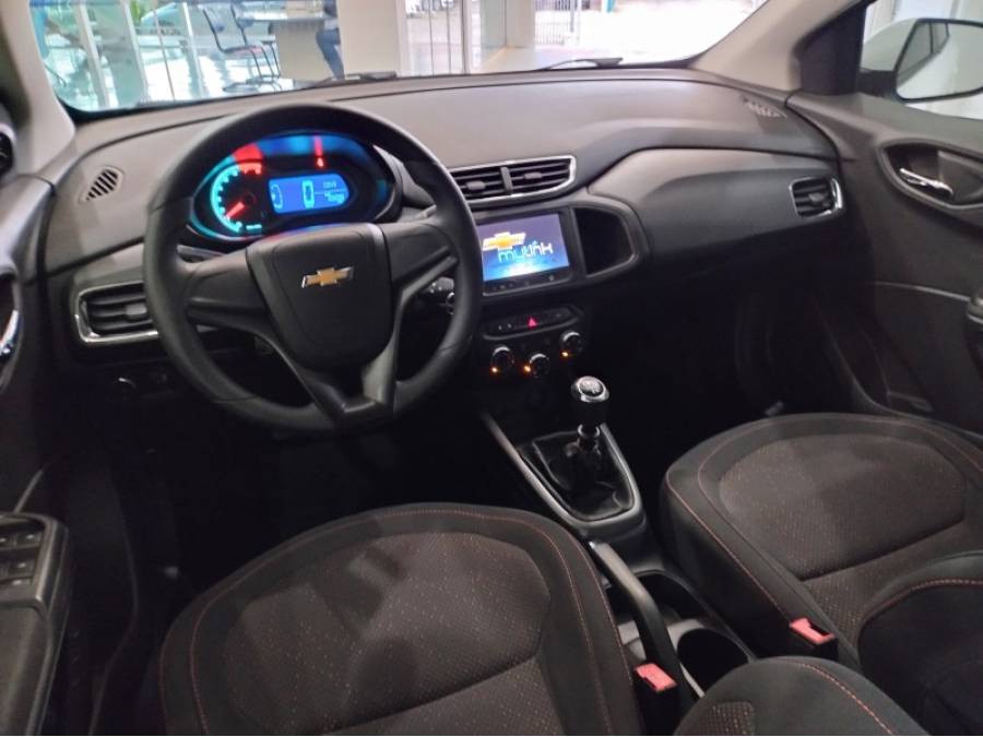 CHEVROLET - ONIX - 2013/2014 - Branca - R$ 53.900,00