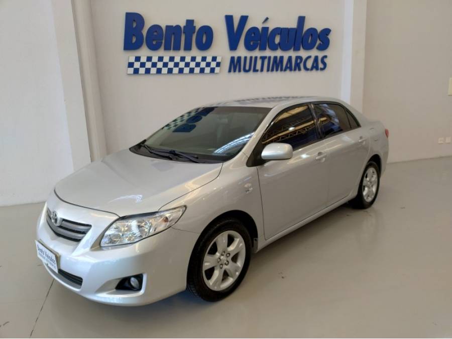 TOYOTA - COROLLA - 2010/2011 - Prata - R$ 58.900,00