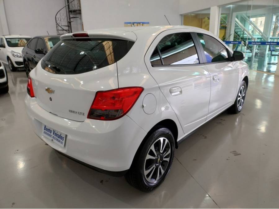 CHEVROLET - ONIX - 2013/2014 - Branca - R$ 53.900,00