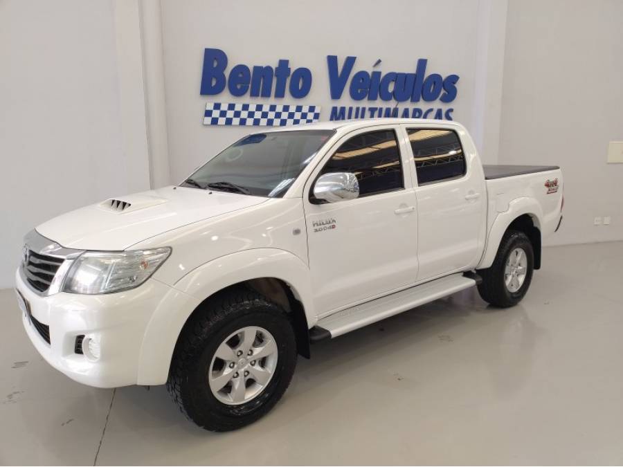 TOYOTA - HILUX - 2015/2015 - Branca - R$ 135.000,00