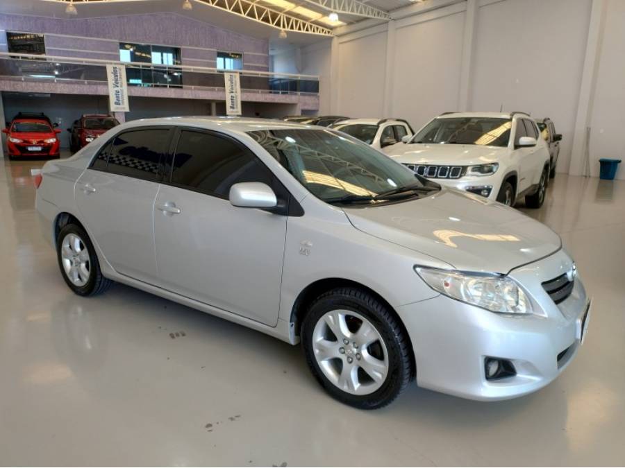 TOYOTA - COROLLA - 2010/2011 - Prata - R$ 58.900,00