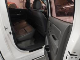 TOYOTA - HILUX - 2014/2014 - Branca - R$ 140.900,00