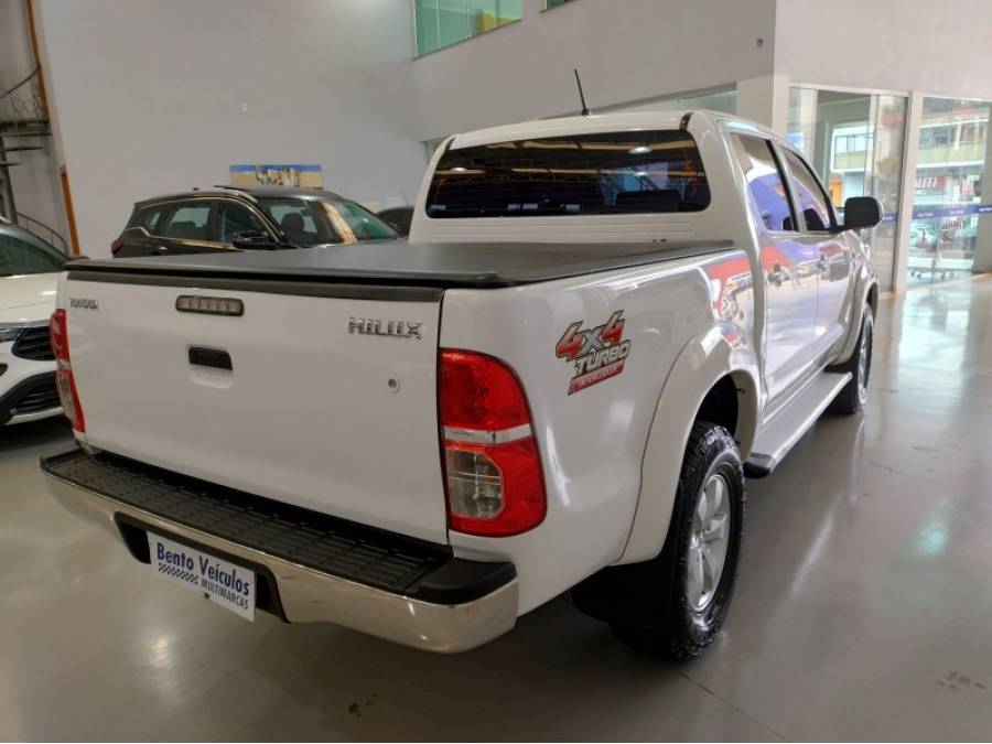 TOYOTA - HILUX - 2015/2015 - Branca - R$ 135.000,00